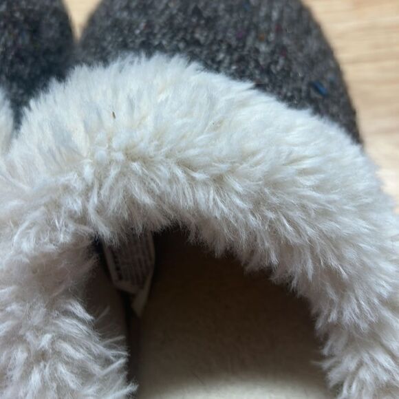 Fuzzy Warm Slippers - Picture 5 of 6
